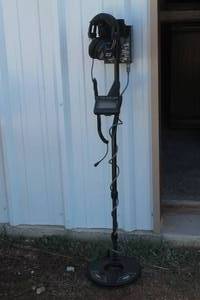 lot 11 image: WHITES XLT SPECTRUM E-SERIES METAL DETECTOR&nbsp WITH WHITES METAL DETECTOR&nbsp HEADPHONES&nbsp
