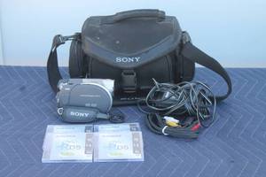 lot 7 image: SONY HANDYCAM DCR - DVD105 DIGITAL VIDEO CAMERA RECORDER WITH ACCESSORIES , POWER ADAPTER &amp CARRY BAG&nbsp