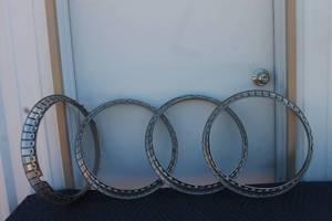 lot 12 image: TOTAL OF 4 SINGLE TRIM 15 CHROME AUTOMOBILE RINGS