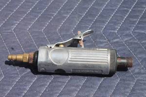 lot 18 image: AIR PNEUMATIC STRAIGHT DIE GRINDER