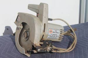 lot 47 image: BLACK &amp DECKER 7 14 CIRCULAR SAW 7301&nbsp