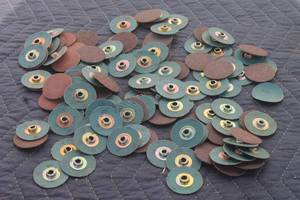 lot 55 image: GENEROUS AMOUNT OF 80 GRIT &amp 120 GRIT SMALL STANDARD ABRASIVES QUICK CHANGE&nbsp DISC ,1 12&nbsp