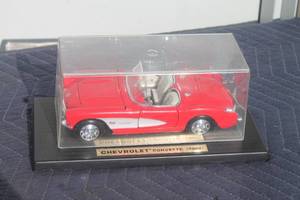 lot 59 image: VINTAGE 1957 CHEVROLET CORVETTE DIE CAST 9 WITH DISPLAY CASE&nbsp