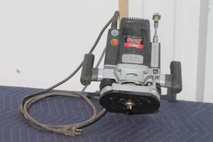 lot 128 image: FREUD 12 PORTABLE ROUTER ELECTRIC TOOL FT2000E