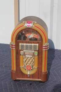 lot 131 image: IMA JB-1 JUKE BOX AMFM CASSETTE RADIO 12 WITH 1987 ROCK N ROLL TAPE&nbsp