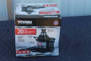 lot 142 image: TORIN 20 TON STUBBY HYDRAULIC BOTTLE JACK T92007AT