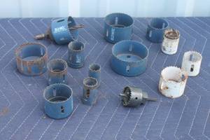 lot 148 image: TOTAL OF 14 ASSORTED SIZE BI-METAL HOLE SAWS&nbsp