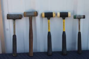 lot 154 image: TOTAL OF 5 DUAL&nbsp RUBBER HEAD MALLET HAMMERS&nbsp