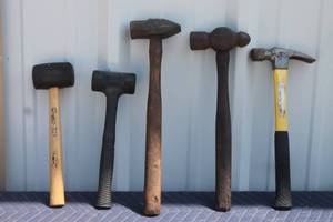 lot 155 image: TOTAL OF 5 ASSORTED HAMMERS  SEE PICS&nbsp