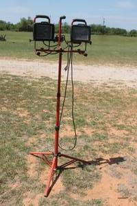 lot 156 image: CRAFTSMAN DUAL HEAD WORK LIGHT WL500DPT ON TRIPOD STAND&nbsp