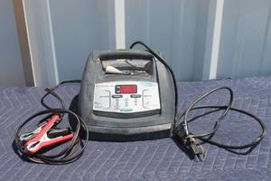 lot 157 image: SCHUMACHER XC75W SPEED CHARGER&nbsp
