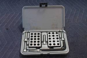 lot 218 image: BROWN &amp SHARPE ULTRA PRECISION 1-2-3 BLOCK KIT IN STORAGE CASE  SEE PICS&nbsp