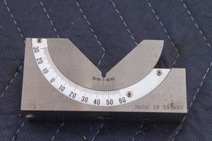 lot 220 image: ADJUSTABLE V-SHAPED ANGLE GAUGE&nbsp
