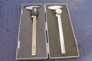 lot 233 image: TOTAL OF 2 STAINLESS STEEL&nbsp 8 DIAL CALIPERS, MITUTOYO &amp&nbsp DIGIMATIC WITH A CARRY CASE&nbsp