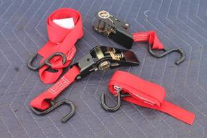 lot 239 image: SET OF 2 -RED RATCHET TIE DOWN STRAPS , GL-4010
