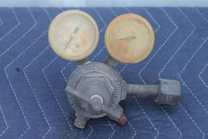 lot 247 image: VICTOR EQUIPMENT&nbsp DUAL GAS REGULATOR 541L , VTS250C