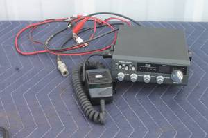 lot 255 image: REALISTIC TRC 465 AMSSB CB RADIO&nbsp