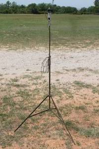 lot 268 image: SUPER GAINER BY DIAMOND&nbsp K400 TRUCKHATCHBACK MOUNT FOR ANTENNA ON TRIPOD STAND 4FT TALL&nbsp