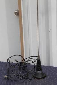 lot 271 image: VINTAGE CB RADIO MAGNETIC MOUNT TALL ANTENNA 5FT TALL&nbsp