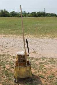lot 287 image: BRUTE COMMERCIAL MOP BUCKET &amp MOP WITH EXTRA MOP HEAD  SEE PICS&nbsp