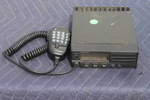 lot 289 image: KENWOOD 900MHZ FM TRANSCEIVER TK-931 WITH DTMF MICOPHONE MH-48&nbsp