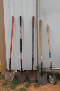 lot 300 image: TOTAL OF 5 ASSORTED BRAND SHOVELS&nbsp