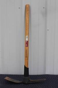 lot 307 image: HUSKY 5LB PICK&nbsp MATTOCK WITH WOOD HANDLE&nbsp