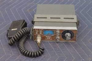 lot 309 image: ROBYN SX-007 CB TRANSCEIVER DELUXE WITH COBRA DYNAMIC MICROPHONE&nbsp