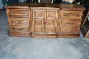 lot 67 image: VINTAGE AMERICAN OF MARTINVILLE OAK BURL 9-DRAWER DRESSER 79L X 18X 29 H  MATCH # 66