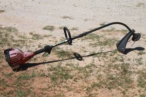 lot 78 image: HOMELITE&nbsp UT33600A&nbsp 2-CYCLE STRING CURVED GAS TRIMMER&nbsp