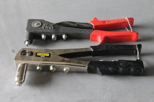 lot 311 image: TOTAL OF 2 RIVETERS , STANLEY MR55&nbsp &amp KLIK FAST&nbsp MARSON HP-2