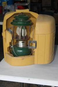 lot 324 image: VINTAGE COLEMAN LANTERN 220J WITH COLEMAN STORAGE CASE&nbsp