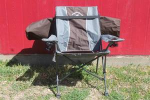 lot 12 image: STRONGBACK HEAVY DUTY BEVERAGE HOLDER CAMPING LAWN CHAIR WITH CARRY BAG