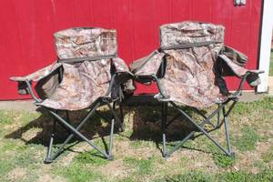 lot 13 image: TOTAL OF 2 GAME WINNER OVERSIZED ARM CAMPING LAWN CHAIRS WITH CARRY BAGS