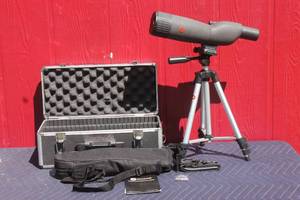 lot 18 image: SIMMONS  SPOTTING SCOPE 841100 WITH CARRY CASE & KEYS