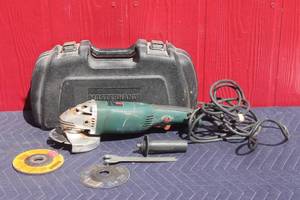 lot 20 image: MASTERHAND 5 ANGLE GRINDER  WITH 2 GRINDING WHEELS &  CARRY CASE