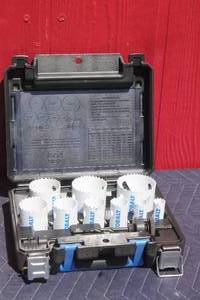 lot 24 image: KOBALT BI-METAL HOLE SAW KIT SET IN STORAGE CASE  SEE PICS