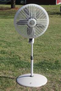 lot 75 image: WHITE LASKO FLOOR STANDING FAN WITH REMOTE