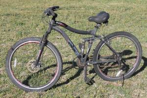 lot 80 image: OZONE N275  MOUNTAIN 26 MENS BIKE