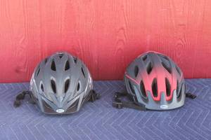 lot 83 image: TOTAL OF 2 BELL ADULT BICYCLE HELMETS