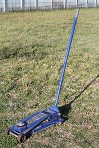 lot 89 image: MICHELIN SPEEDY LIFT  3 12 TON HYDRAULIC FLOOR JACK