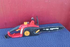 lot 97 image: HOMELITE UT43100 ELECTRIC 14  CHAIN SAW