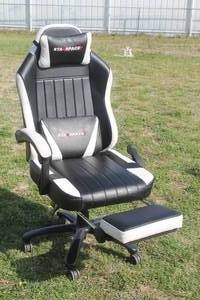 lot 103 image: STAR SPACE ADJUSTABLE HEIGHT GAMING CHAIR WITH FOOTREST  MISSING TOP OF LEFT ARM  SEE PICS