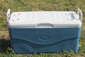 lot 108 image: COLEMAN 62  -QUART  LARGE ICE CHEST COOLER  XTREME WITH HANDLES