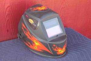 lot 111 image: NORTHERN INDUSTRIAL AUTO DARKENING  HELMET WELDING DTN9-13