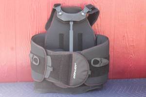 lot 114 image: DONJOY BACK BRACE WITH SHOULDER STRAPS SIZE LXL , 13-5890-4
