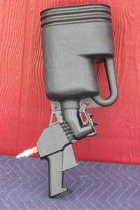 lot 152 image: HOMAX PNEUMATIC 30 GAL PLASTIC HOOPER