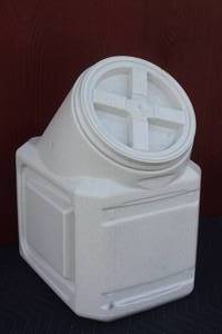 lot 159 image: GAMMA VAULT VITTLES PET FOOD CONTAINER