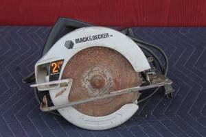 lot 161 image: BLACK & DECKER 7 14 CIRCULAR SAW 7391