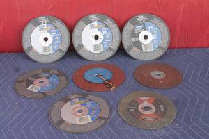 lot 162 image: TOTAL OF 8 NORTON,BLACK & DECKER  7 CUT OFFABRASIVE SAW BLADES  SEE PICS